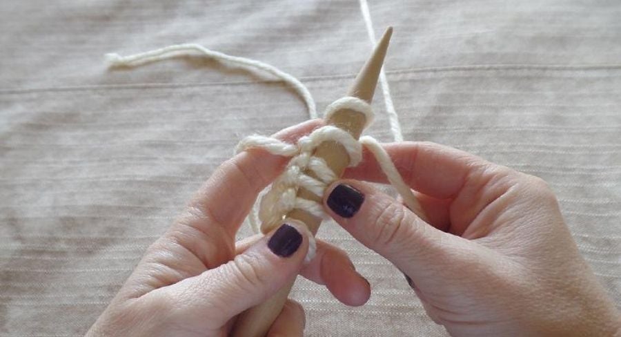 Lana alrededor de una aguja