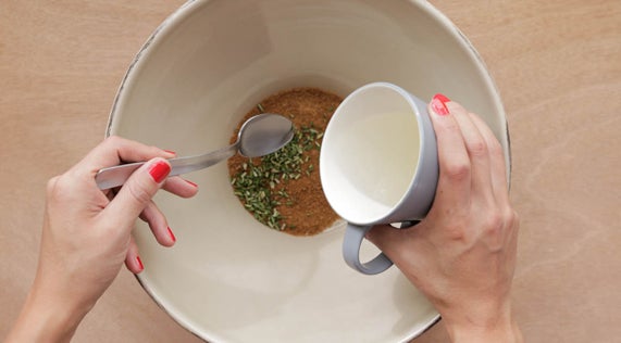 Galletas sin leche ni huevo: Mezcla aceite de coco y romero