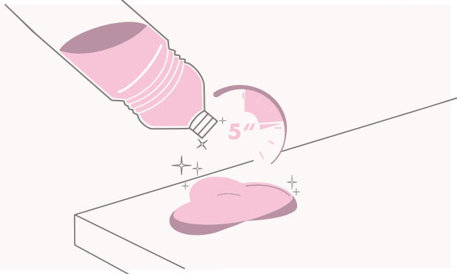 Utiliza Fabuloso limpiador de pisos sin diluir dejándolo actuar por 5 minutos 