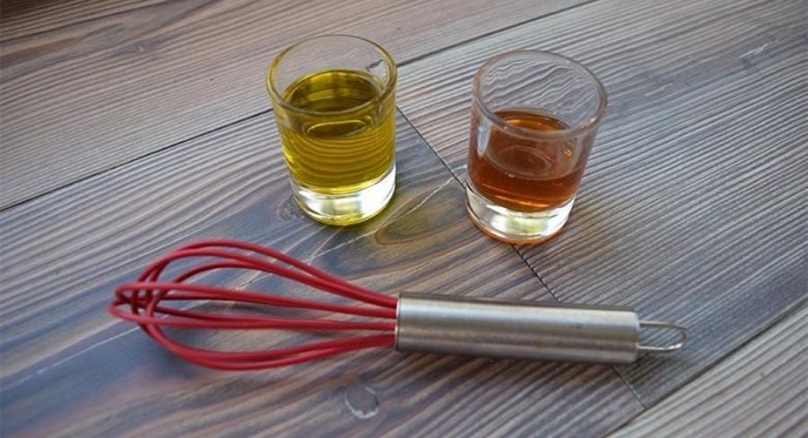 Ensaladas vegetarianas de arroz, frutas y lentejas