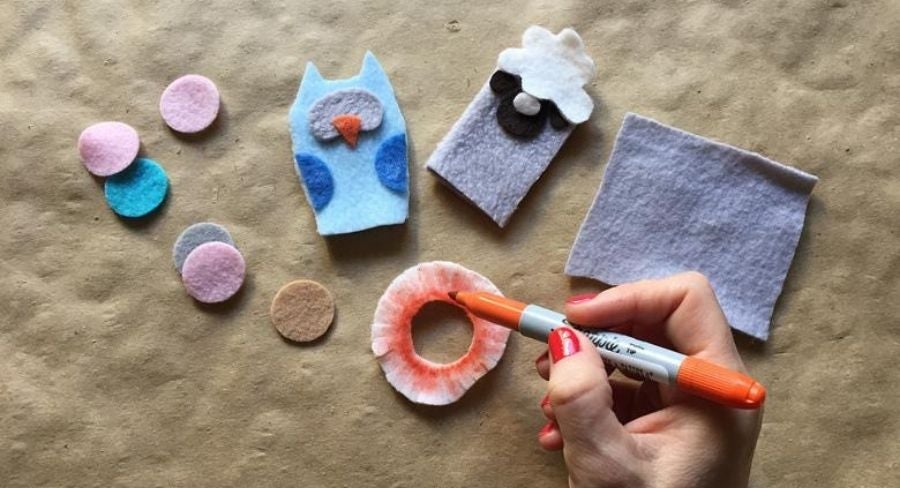 Decorar con marcadores el titere