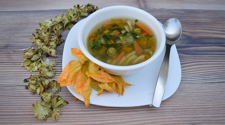 Flores comestibles: Agrega flores de calabaza a tus sopas