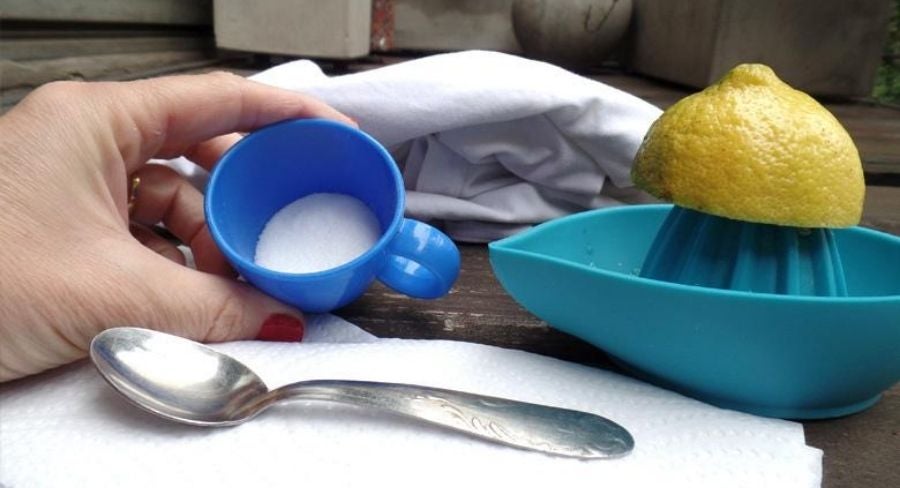 ingredientes para quitar manchas de aceite en la ropa