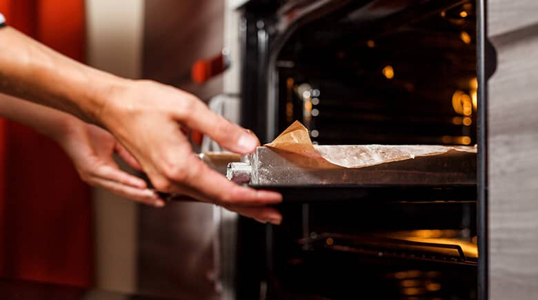 bandeja entrando al horno
