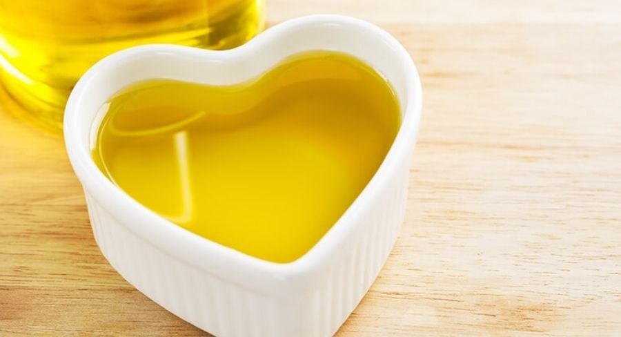 aceite en recipiente