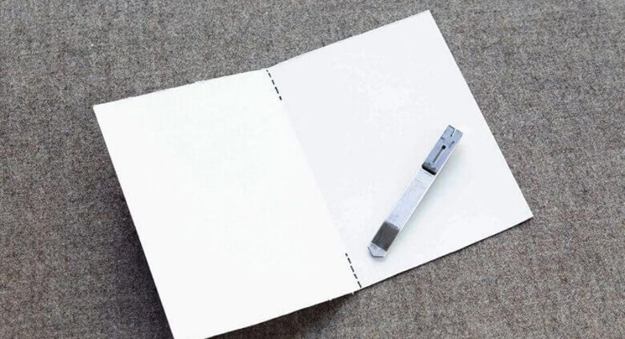 Hoja cortada en la mitad