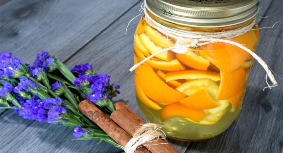 Limpiar superficies con naranja