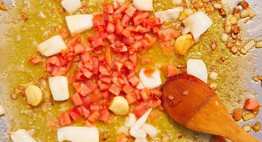 Paso a paso para preparar paella de marisco