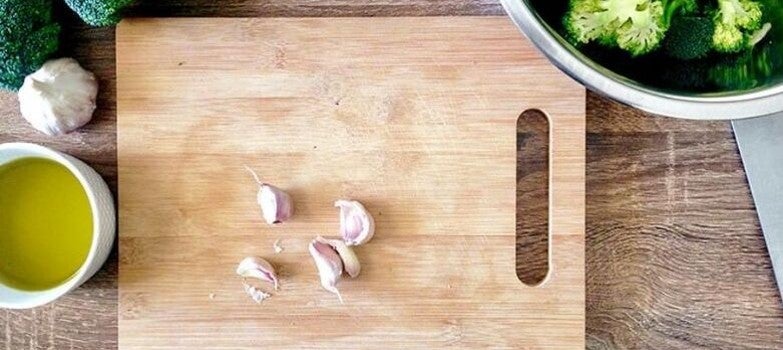 Tabla para picar con ajos