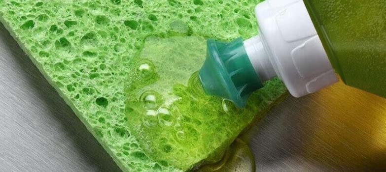 ropa manchada grasa de carro