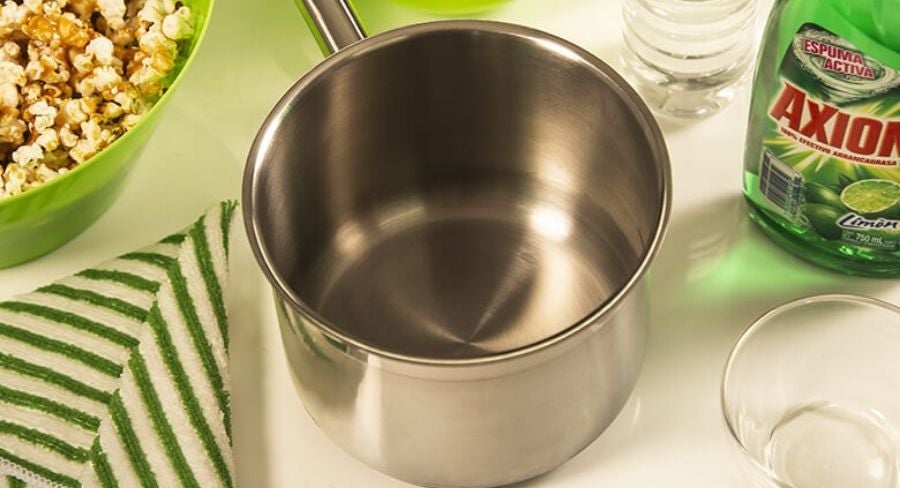 cómo quitar caramelo de una olla