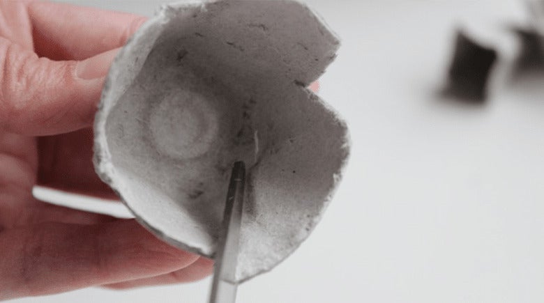 Instrucción 3 para decorar luces de navidad con materiales reciclables