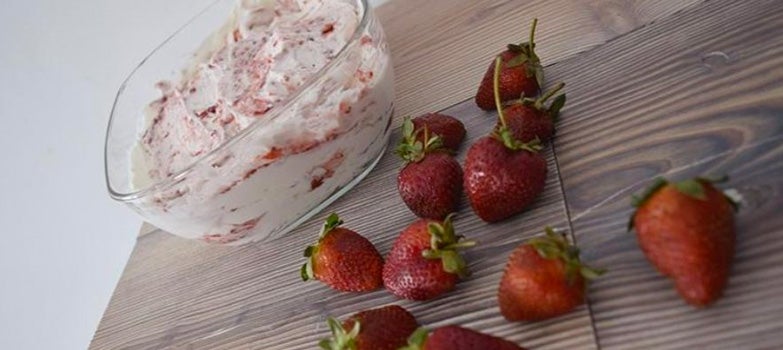 helado de fresa sencillo y muy cremoso