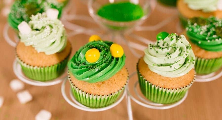 receta-cupcakes-terminados-con-crema-cofites-y-decorados-axion
