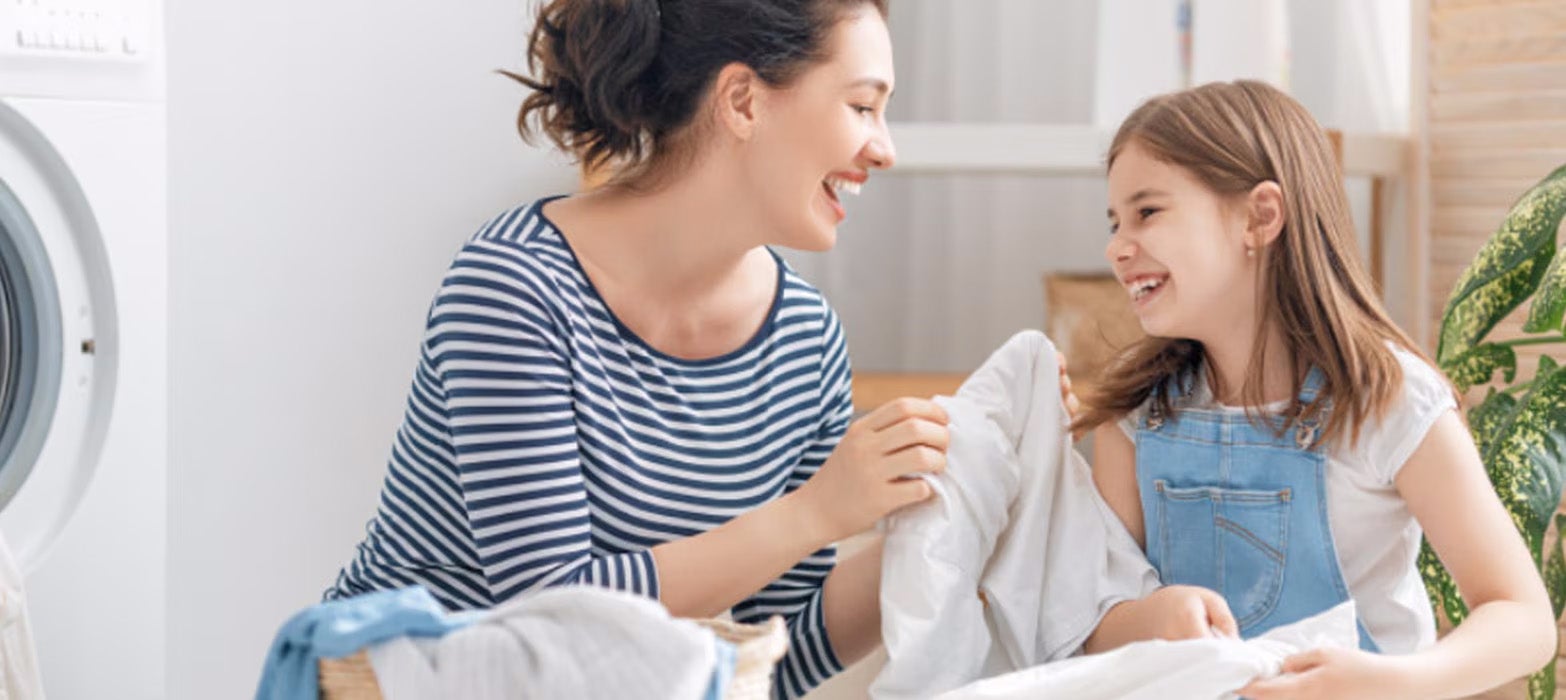 10 consejos de moda sostenible que van desde reciclar las prendas que ya no usas hasta lavar con productos de limpieza biodegradables