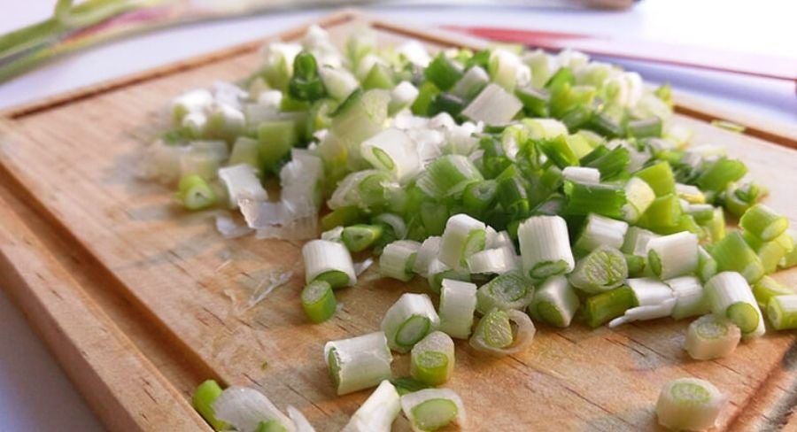 cebolla larga en cuadritos