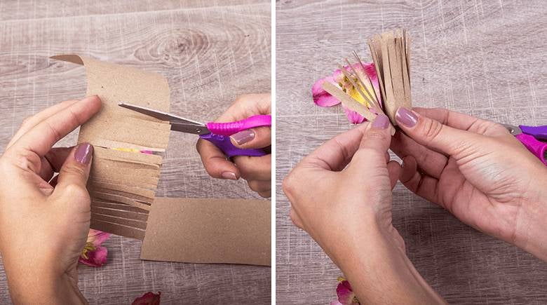 carton cortado en las manos