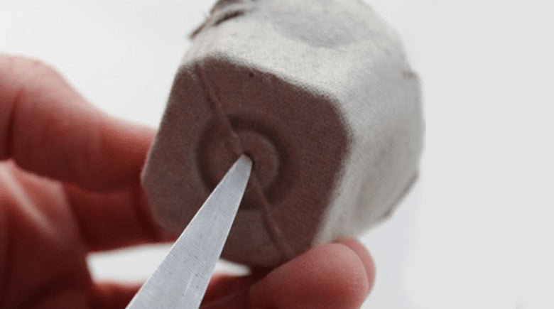 Instrucción 4 para decorar luces de navidad con materiales reciclables