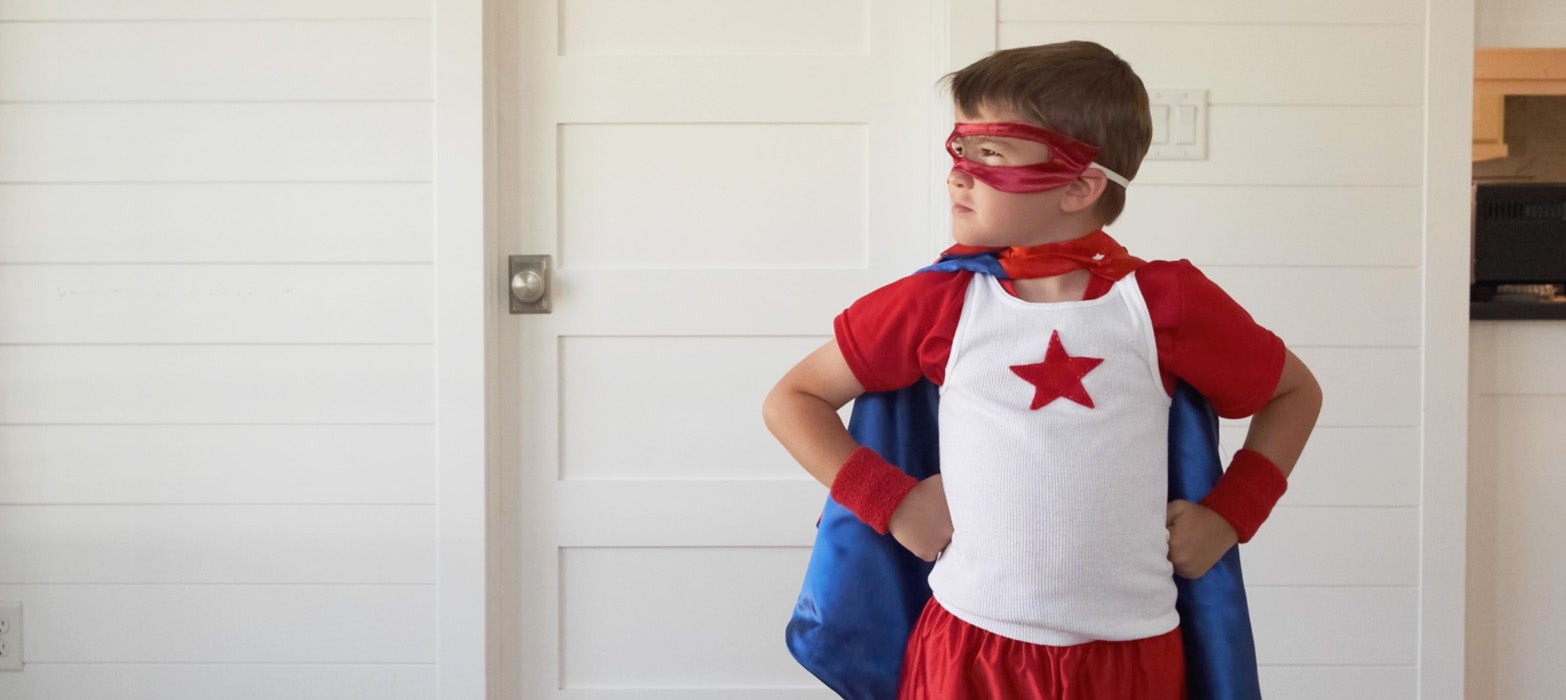 Una idea muy sencilla es realizar disfraces para tus hijos, también puedes fabricar algún juguete para tu mascota o aprovechar dicha tela para limpiar tu casa