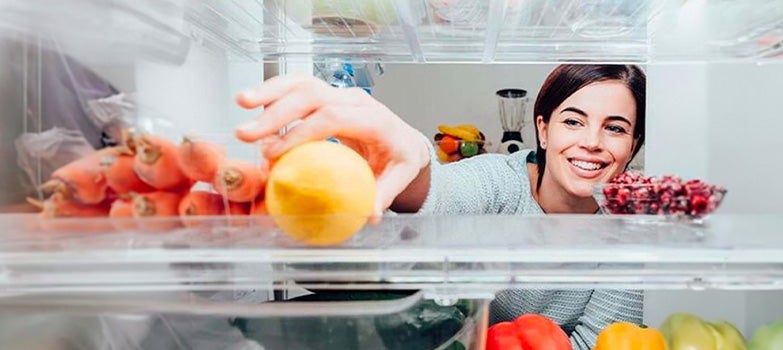 Cómo limpiar la nevera por dentro y por fuera