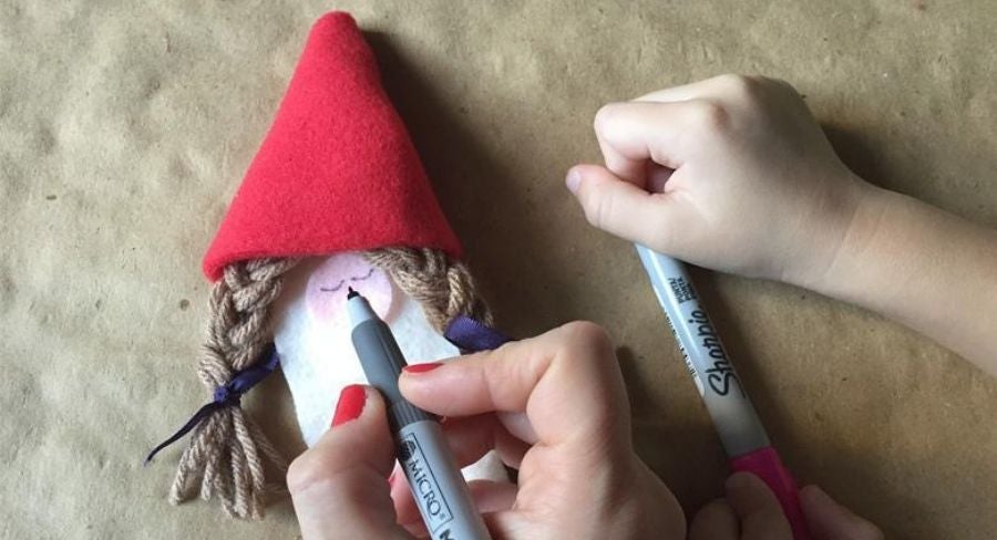 Decorar con marcadores el titere