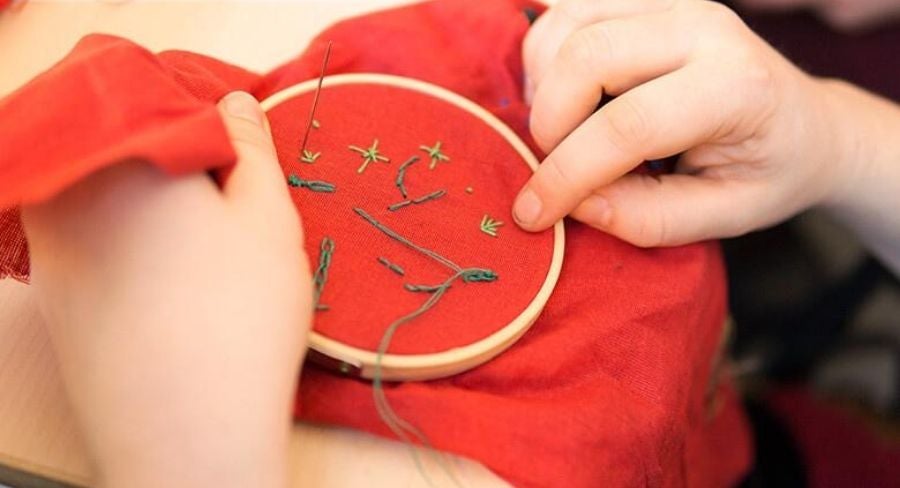 Bordando figuras en playera