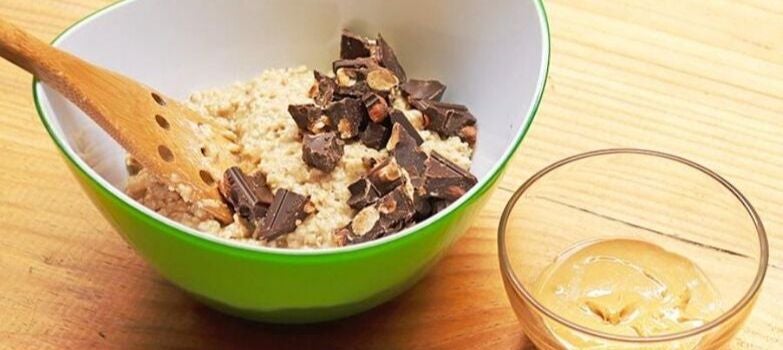 mezcla con chocolate y mantequilla de mani