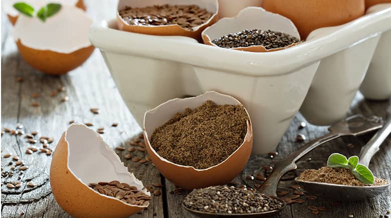 semillas en cascaras de huevo