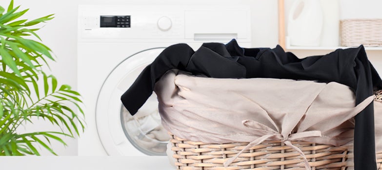 Lava la ropa negra por separado para mantener su color y alarga su vida útil.