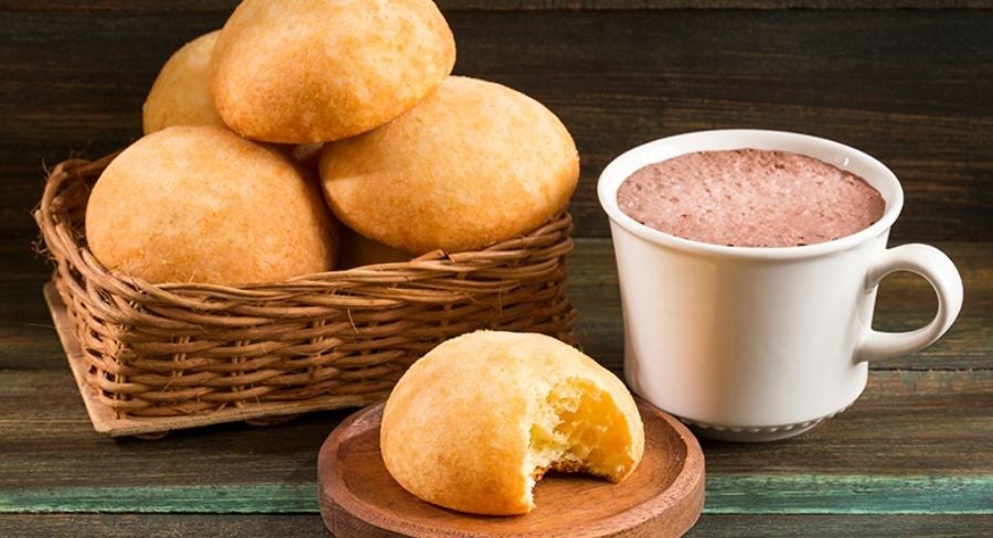 almojabana con chocolate