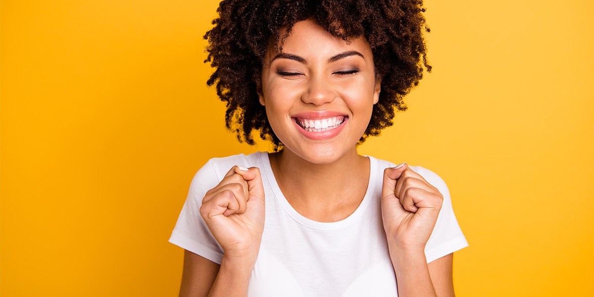 Elige marcas de ropa sustentable que no solo ofrecen telas de mejor calidad, sino que siguen métodos de producción responsables con el medio ambiente 