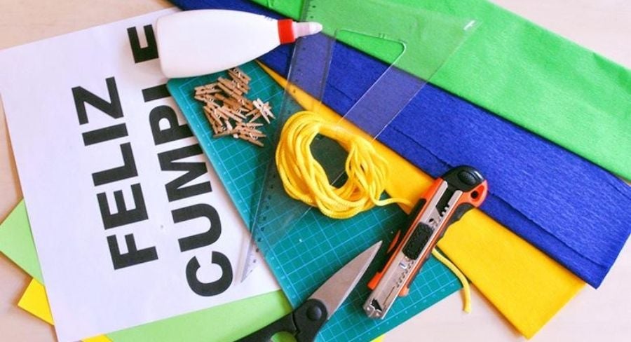 Materiales para hacer un letrero de feliz cumpleaños