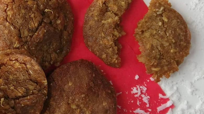 besitos de coco sobre la mesa