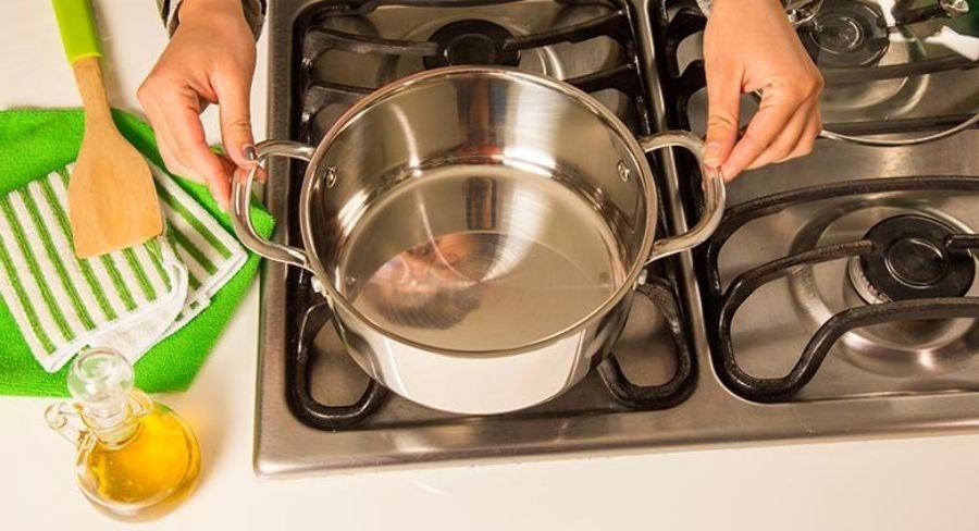 olla grande en estufa