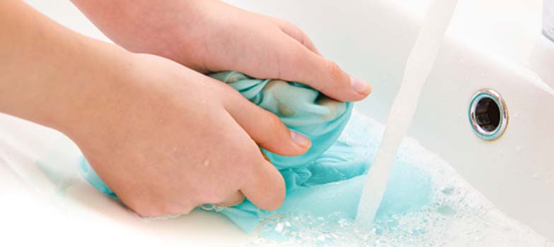 Cómo Quitar Pintura Acrílica de la Ropa