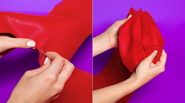 Manos cociendo una tela