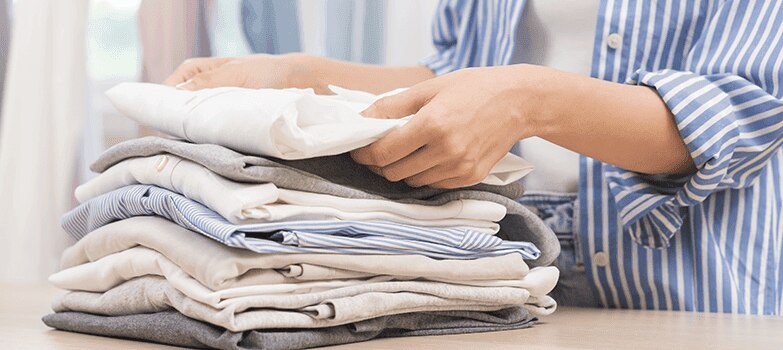 Descubre cómo separar tu ropa paso a paso para un lavado perfecto.