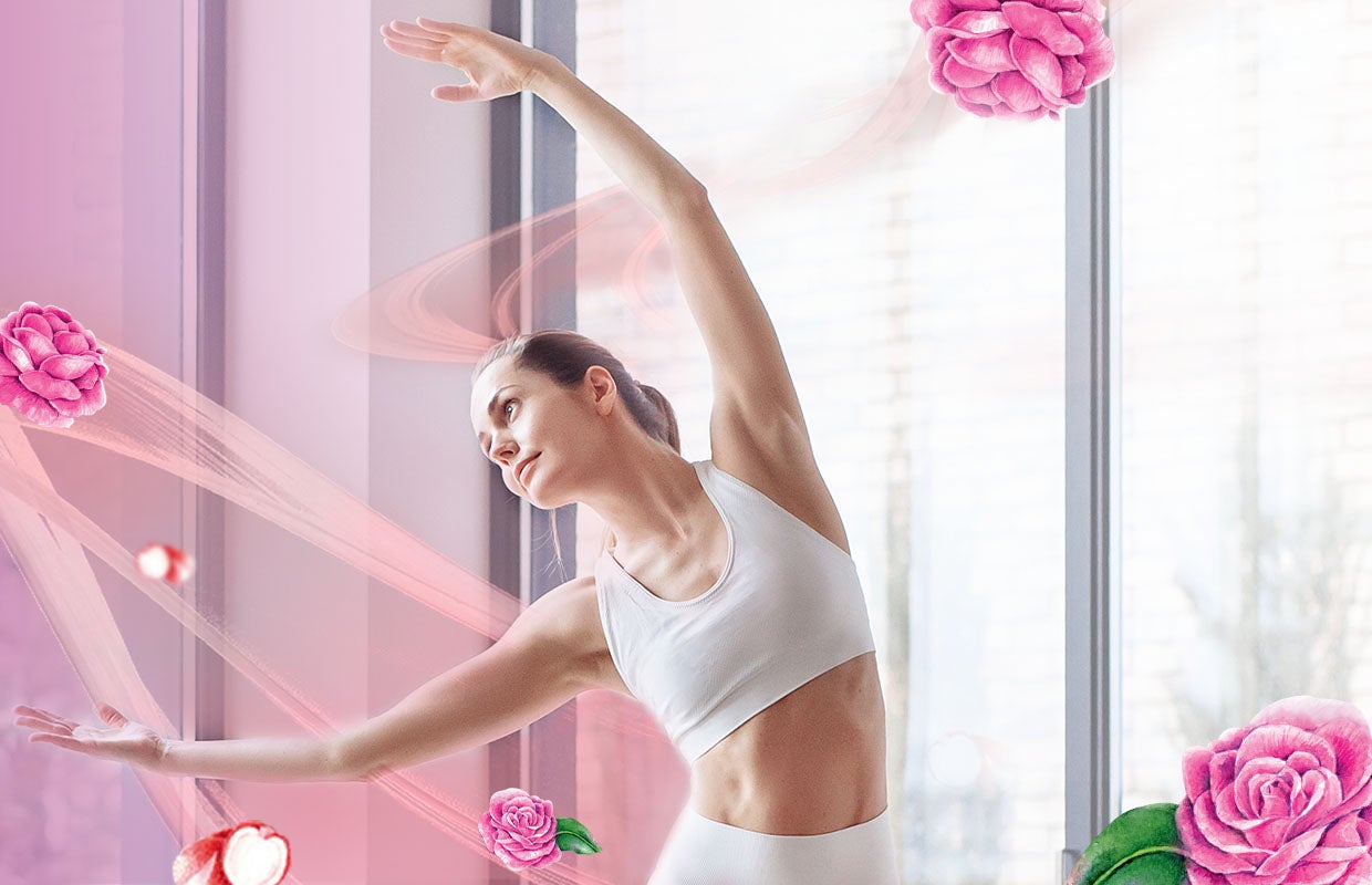 Mujer ejercitándose y disfrutando de un ambiente de limpieza