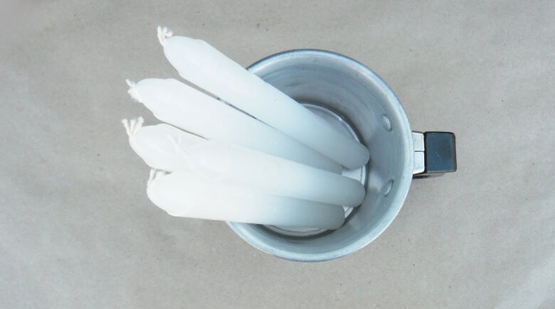 Velas aromáticas en casa: Fundir las velas comunes en una cacerola