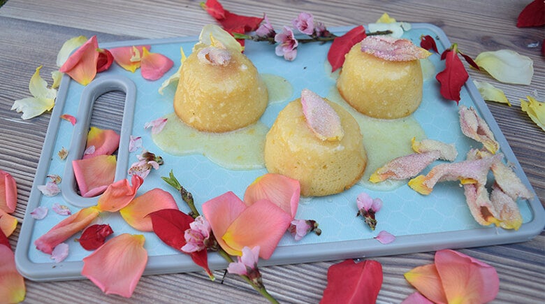 Flores comestibles: Adorna con pétalos de rosas