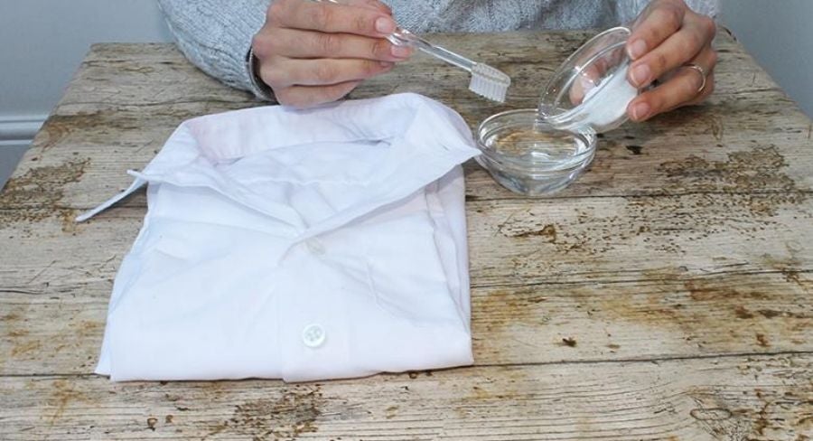 cómo blanquear y despercudir el cuello de las camisas