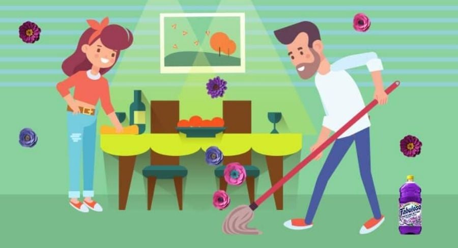 pareja limpiando la casa